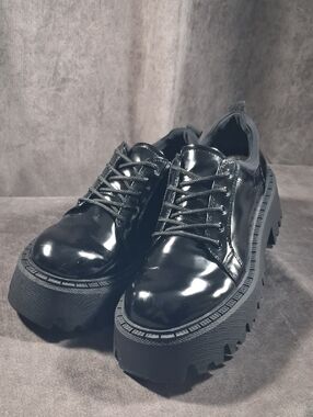 Zara Black Faux Patent Leather Chunky Lug Sole Platform Lace Up Shoes G- US 10